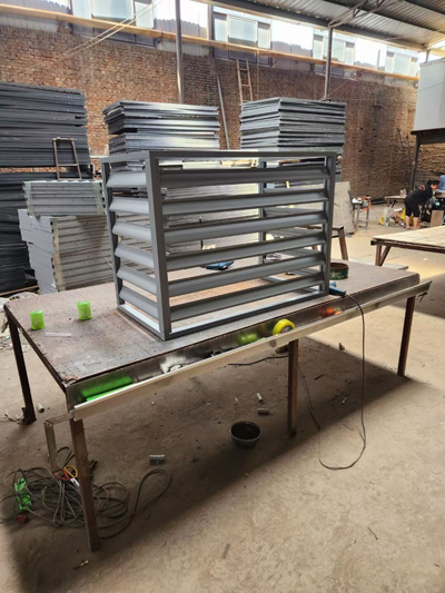 空調外機罩生產場景